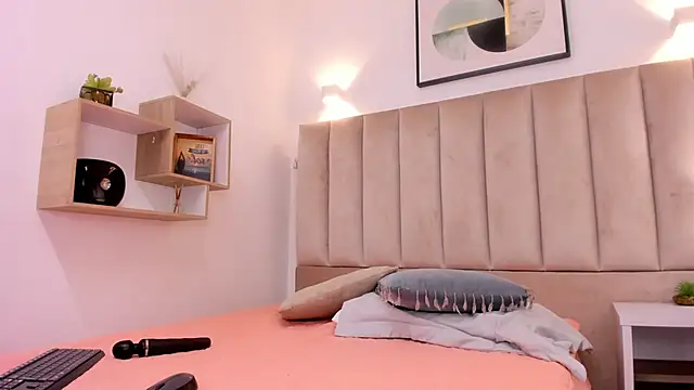 Anniie Queen online show from December 7, 3:25 am