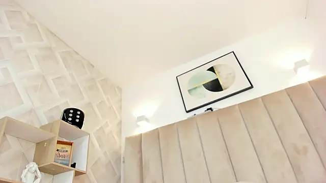 Anniie Queen online show from February 18, 3:13 am