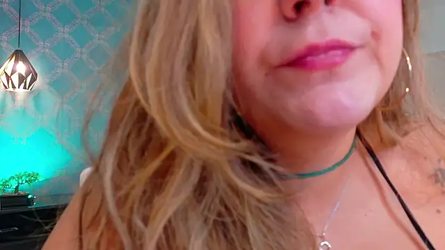 AmbarRoberts  online show from June 15, 1:13 pm