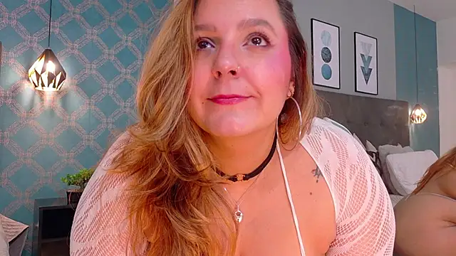 AmbarRoberts  online show from August 1, 12:48 pm