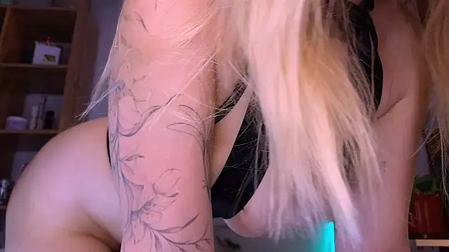 Amelia naughtyGirl online show from December 18, 11:51 pm