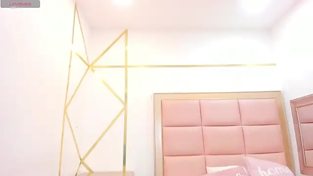 Mady-Edwards online show from December 25, 5:47 pm