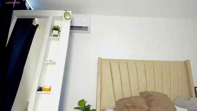 Mady-Edwards online show from September 18, 9:06 pm