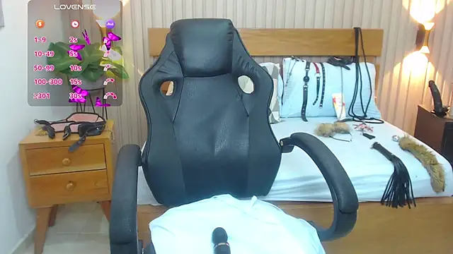 luciana ballesteros  online show from March 19, 12:23 pm