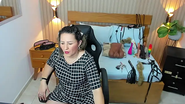 luciana ballesteros  online show from September 30, 12:10 pm