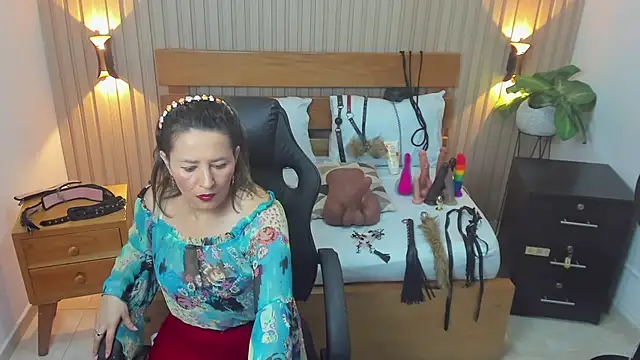 luciana ballesteros  online show from October 3, 12:35 pm