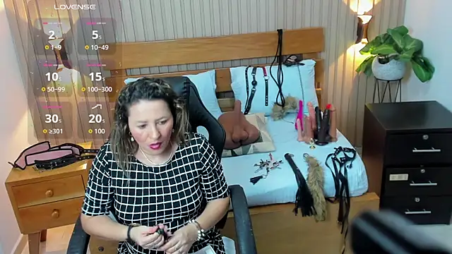 luciana ballesteros  online show from October 6, 12:24 pm