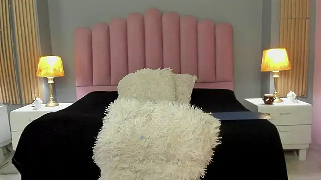 Snapshot of RamonaSimons chatting on March 10, 8:01 pm RamonaSimons online show from March 10, 8:01 pm