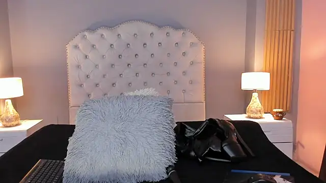 Snapshot of RamonaSimons chatting on September 30, 8:25 pm RamonaSimons online show from September 30, 8:25 pm