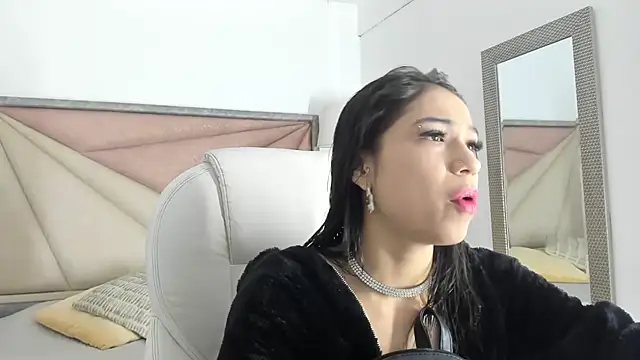 Snapshot of FaloonRoussel chatting on December 29, 6:27 pm FaloonRoussel online show from December 29, 6:27 pm