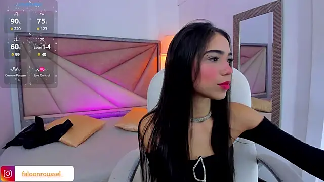 Snapshot of FaloonRoussel chatting on January 11, 6:12 pm FaloonRoussel online show from January 11, 6:12 pm