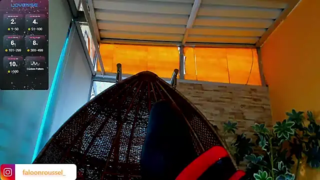 Snapshot of FaloonRoussel chatting on February 10, 9:47 pm FaloonRoussel online show from February 10, 9:47 pm
