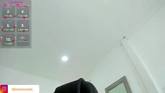 Snapshot of FaloonRoussel chatting on March 4, 12:39 am FaloonRoussel online show from March 4, 12:39 am