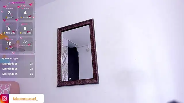 Snapshot of FaloonRoussel chatting on March 13, 3:33 am FaloonRoussel online show from March 13, 3:33 am