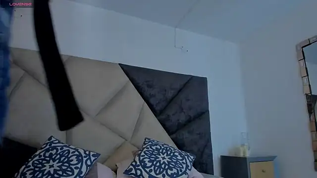 Snapshot of FaloonRoussel chatting on October 1, 6:14 pm FaloonRoussel online show from October 1, 6:14 pm