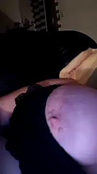 Snapshot of poussychats chatting on March 5, 7:17 pm poussychats online show from March 5, 7:17 pm