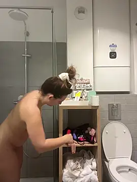 lyajoliee online show from February 10, 9:57 am