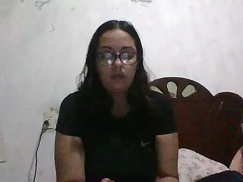 Snapshot of Samanthat33 chatting on March 10, 3:23 am Samanthat33 online show from March 10, 3:23 am