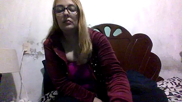 Snapshot of Samanthat33 chatting on September 23, 6:05 am Samanthat33 online show from September 23, 6:05 am