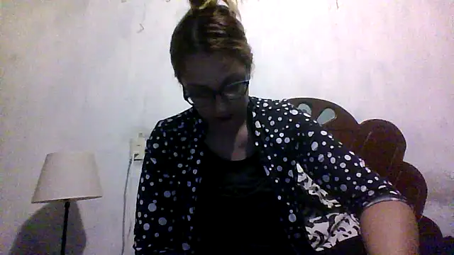 Snapshot of Samanthat33 chatting on November 13, 10:08 pm Samanthat33 online show from November 13, 10:08 pm