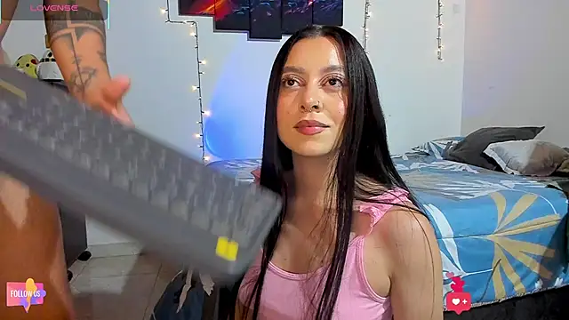 ethan chloeee online show from February 1, 4:11 am