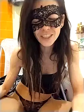 Snapshot of EmySkinny85 chatting on February 6, 9:38 pm EmySkinny85 online show from February 6, 9:38 pm