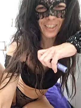 Snapshot of EmySkinny85 chatting on March 20, 9:24 pm EmySkinny85 online show from March 20, 9:24 pm