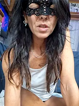 Snapshot of EmySkinny85 chatting on October 18, 8:20 pm EmySkinny85 online show from October 18, 8:20 pm