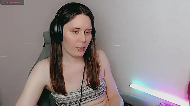 Snapshot of tracy_cooper chatting on December 28, 1:50 am tracy cooper online show from December 28, 1:50 am