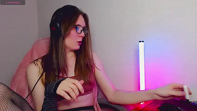 Snapshot of tracy_cooper chatting on February 20, 10:48 pm tracy cooper online show from February 20, 10:48 pm