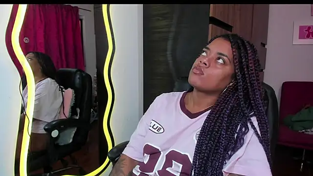 ladyrd1 online show from November 5, 6:19 pm