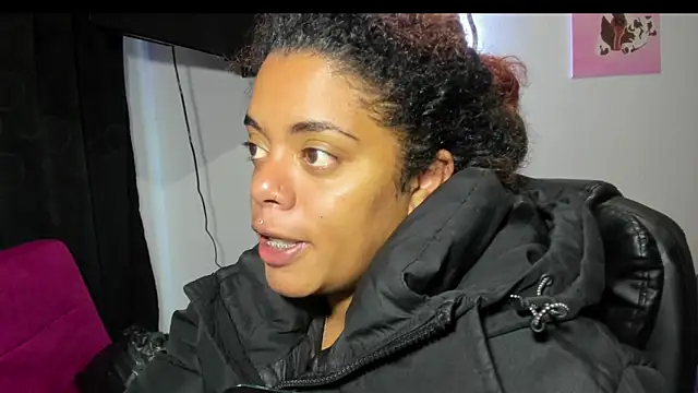 ladyrd1 online show from January 8, 12:02 am