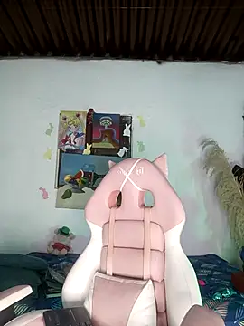 lovely kitt online show from April 11, 3:11 am