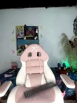 lovely kitt online show from April 19, 10:56 pm