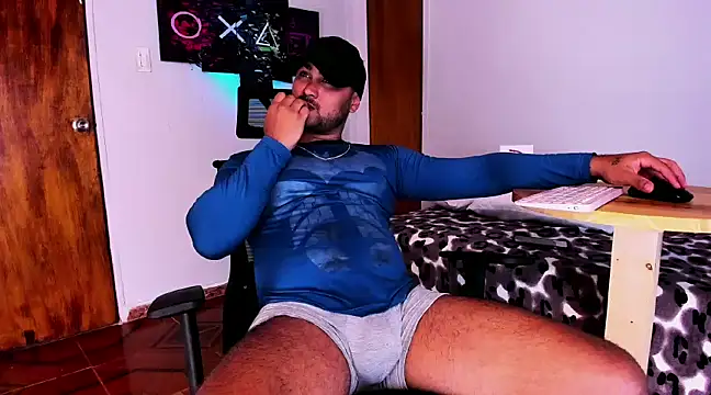 Snapshot of Sebas-hott chatting on January 4, 6:19 am Sebas-hott online show from January 4, 6:19 am