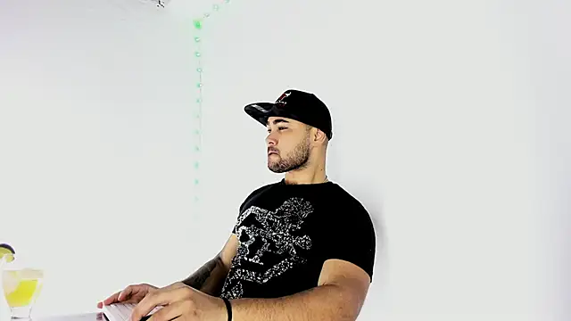 Snapshot of Sebas-hott chatting on September 14, 10:42 pm Sebas-hott online show from September 14, 10:42 pm
