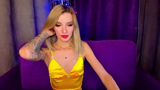 Snapshot of AlinaLovelyX chatting on January 16, 1:27 am AlinaLovelyX online show from January 16, 1:27 am