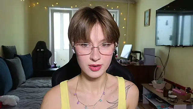 Snapshot of MalvinaBlum chatting on January 13, 6:18 am MalvinaBlum online show from January 13, 6:18 am