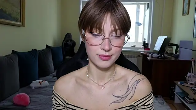 Snapshot of MalvinaBlum chatting on February 7, 3:43 am MalvinaBlum online show from February 7, 3:43 am