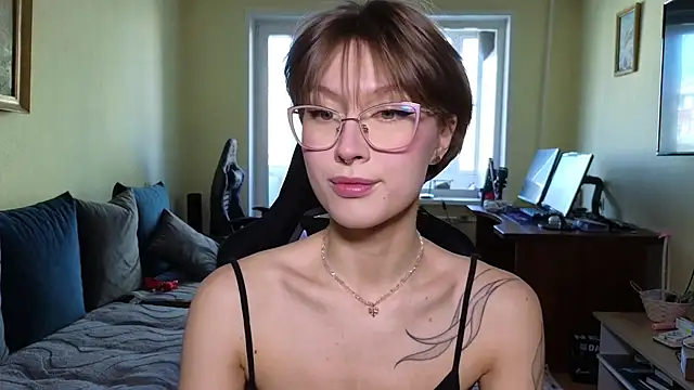 Snapshot of MalvinaBlum chatting on February 21, 7:53 am MalvinaBlum online show from February 21, 7:53 am