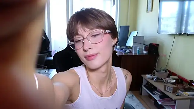 Snapshot of MalvinaBlum chatting on March 21, 8:19 am MalvinaBlum online show from March 21, 8:19 am