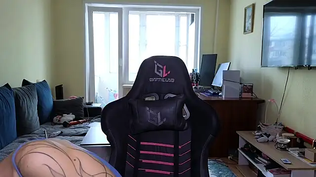 Snapshot of MalvinaBlum chatting on March 27, 4:18 am MalvinaBlum online show from March 27, 4:18 am