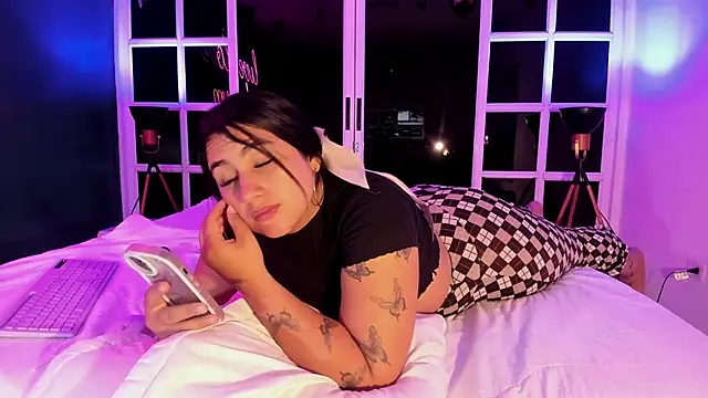 sabrinamilani online show from February 6, 9:43 am