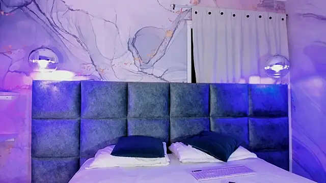 sabrinamilani online show from September 13, 3:17 am