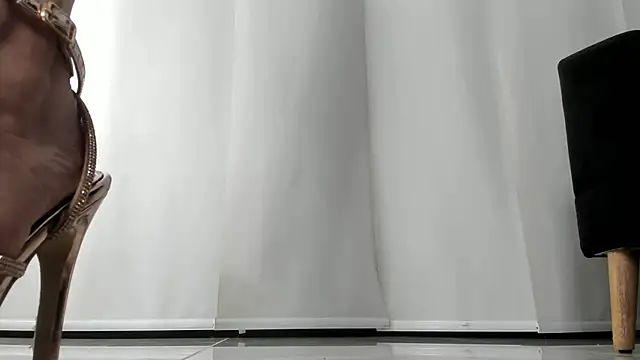 angelturned001 online show from December 10, 11:30 pm