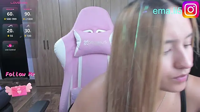 Snapshot of ema_tayy chatting on July 6, 8:11 pm ema tayy online show from July 6, 8:11 pm
