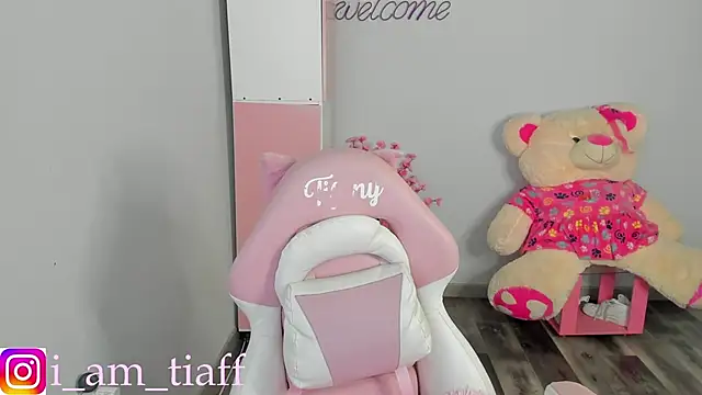 tifany tay2 online show from October 4, 4:21 am