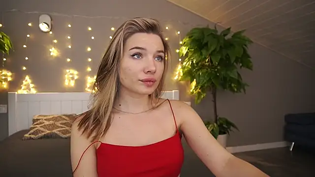 IceDanielles online show from December 31, 2:03 pm