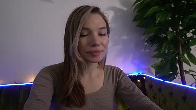 IceDanielles online show from February 10, 12:39 pm