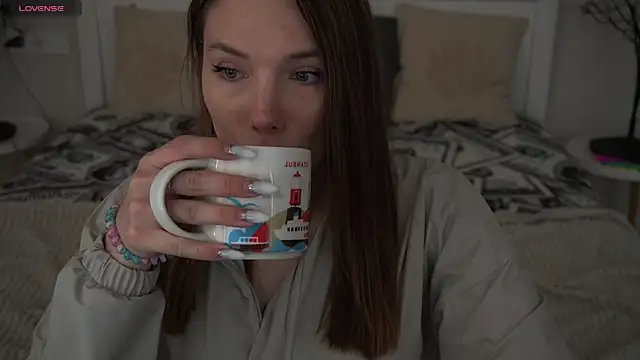 IceDanielles online show from November 9, 1:42 pm